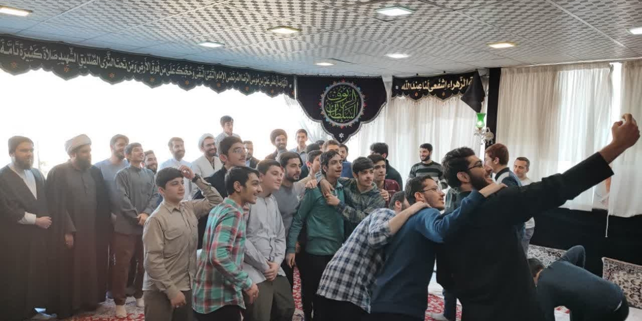طلاب مدرسه علمیه ثامن‌الائمه(ع) در مشهد1401
